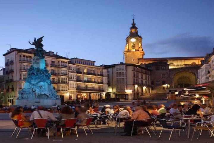 Más a gusto imposible. Plaza de la Virgen Blanca. Foto: Quintas, cedida por el Ayto. de Vitoria.