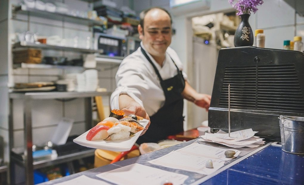 Juan Bautista, cocinero y propietario de 'Rocío Tapas & Sushi'.