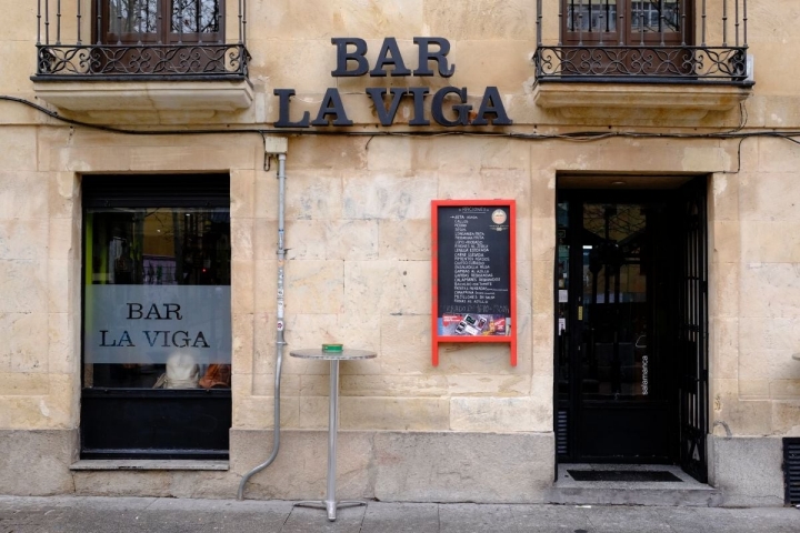 La entrada a este bar que no pasa desapercibido para los charros.