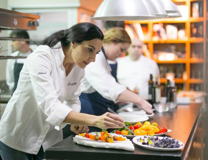 Yolanda García investiga los usos culinarios de las malas hierbas. Foto: Javier Lozano / Maquinaria Creativos.