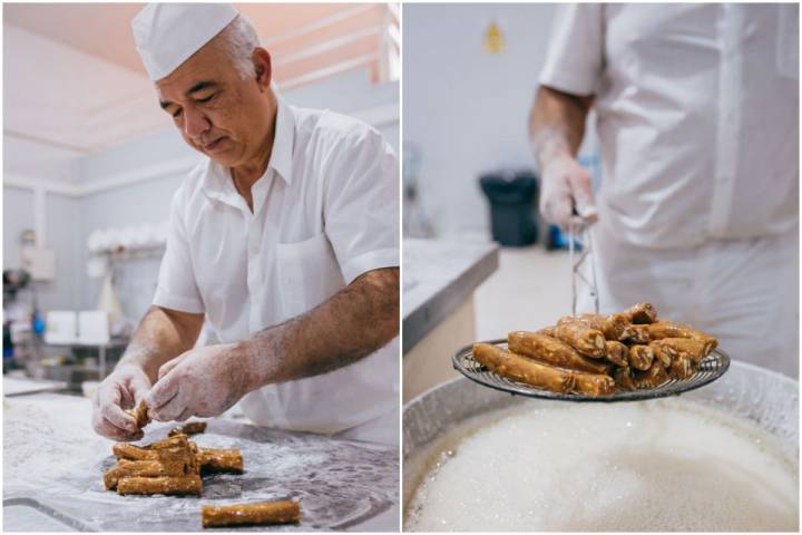 Los alfajores se bañan durante dos segundos en un suave almíbar.