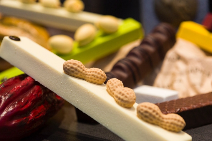 Detalle del turrón de cacahuete y caramelo. 