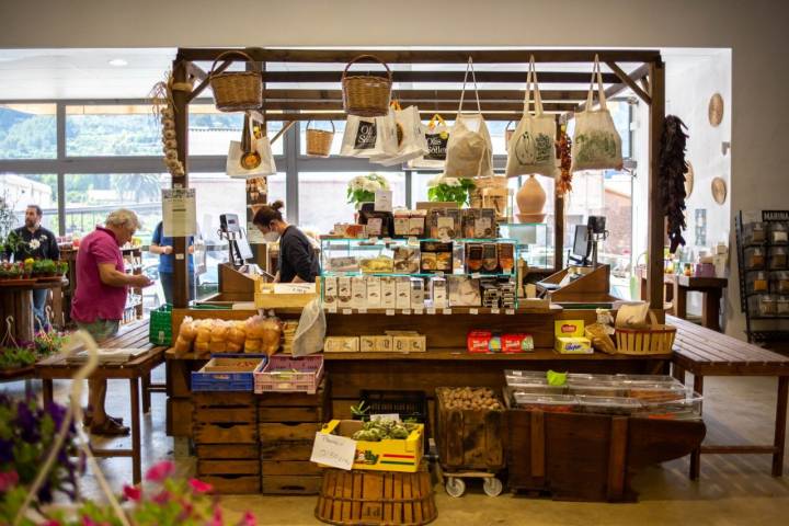 El campo mallorquín: tienda de la cooperativa de Sóller