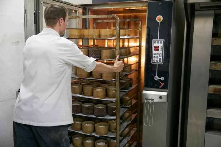 Panettones en el horno