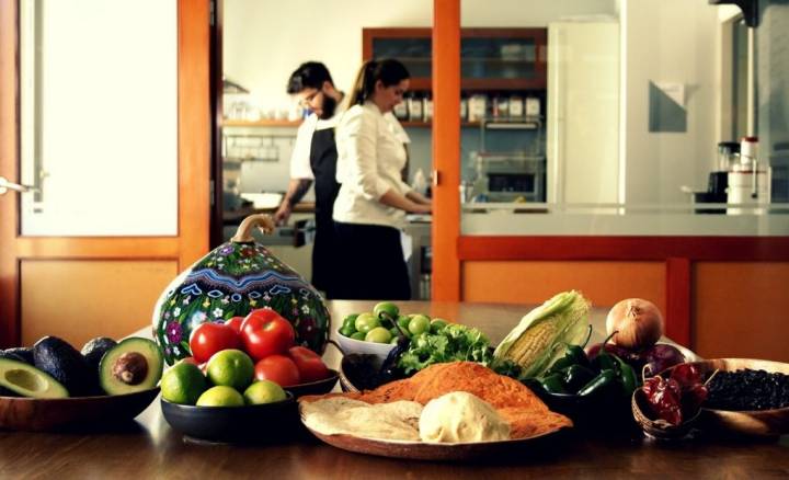 Ingredientes básicos en la cocina mexicana en el taller de innovación de Punto MX