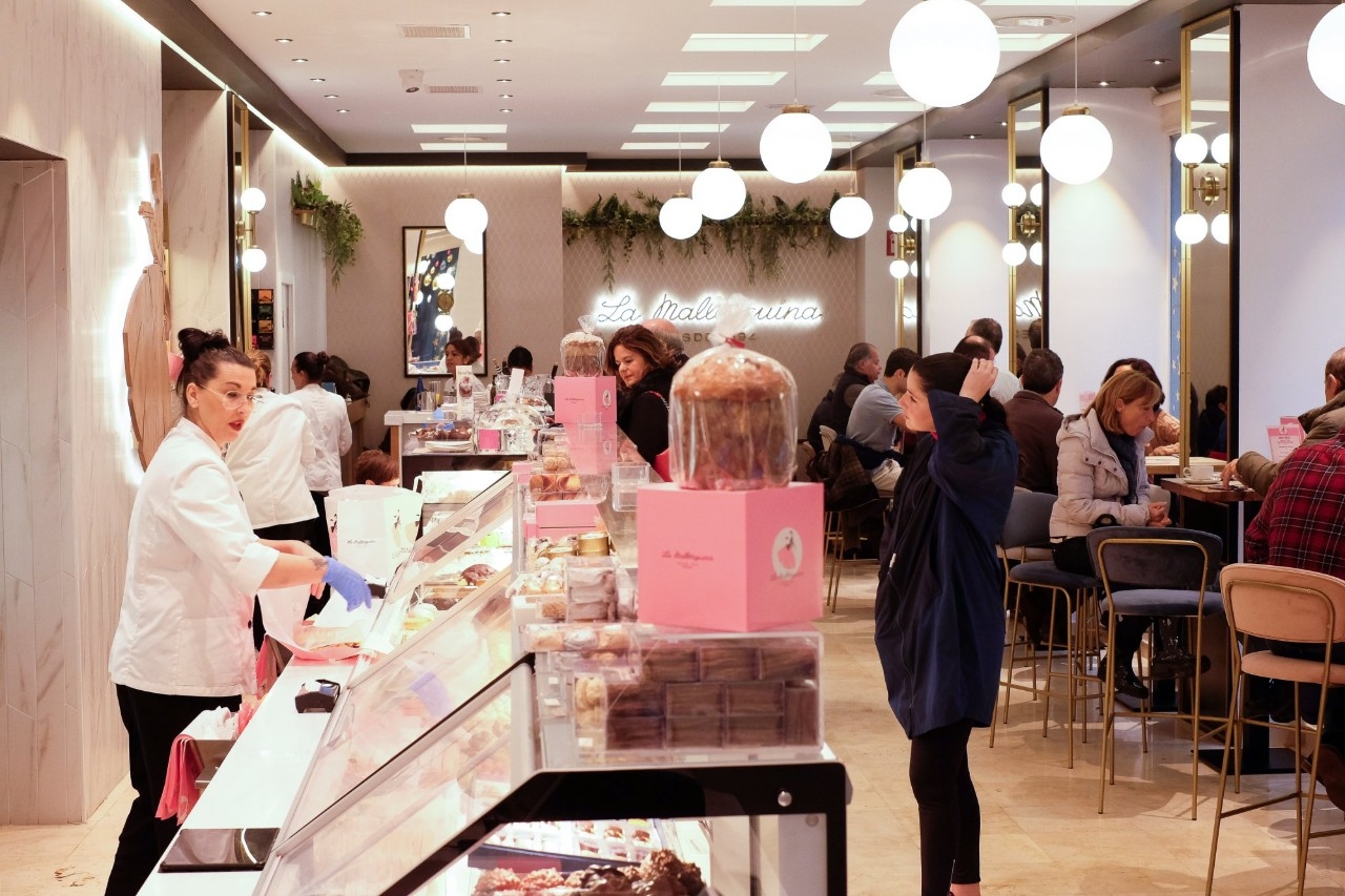 La Mallorquina. Interior de la pastelería en la calle Velázquez