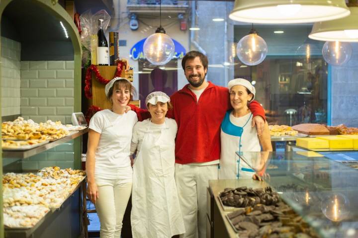 La familia al frente de 'Pastas Beatriz'.