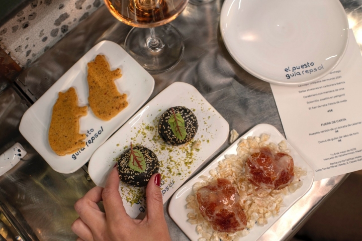 Homenaje a la matanza, buñuelo líquido de queso manchego y mejor croqueta del mundo 2021.