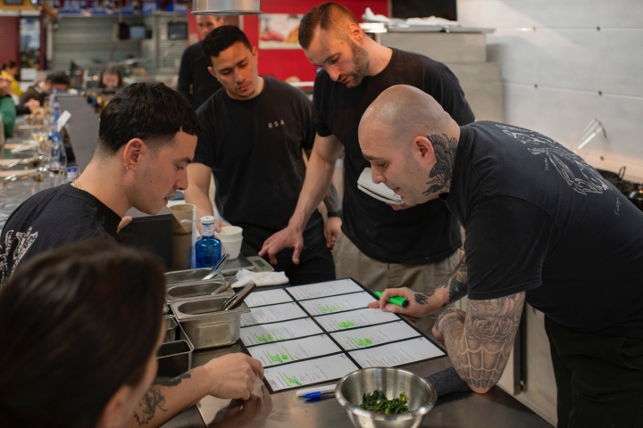 El pop up Fresh! de OSA en El Puesto de Guía Repsol en el Mercado Vallehermoso (Madrid).