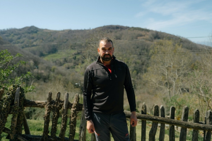 El ganadero y quesero David Pérez, de Urbiés