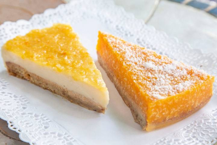 Tarta de limón y tarta de calabaza y coco.