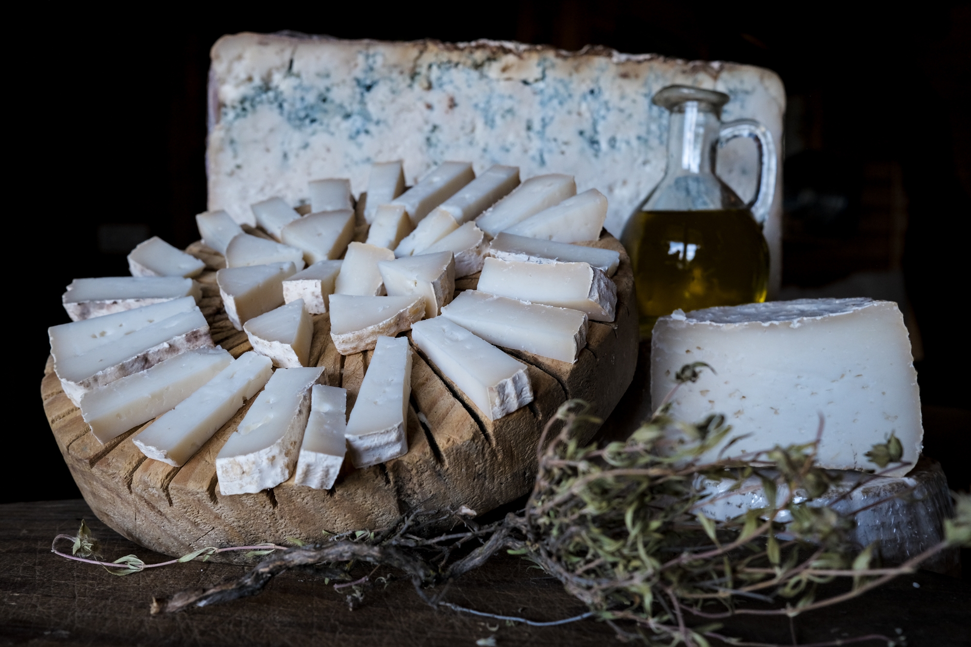 En 2011, recibieron el Premio al Mejor queso de España a su Moho Blanco.