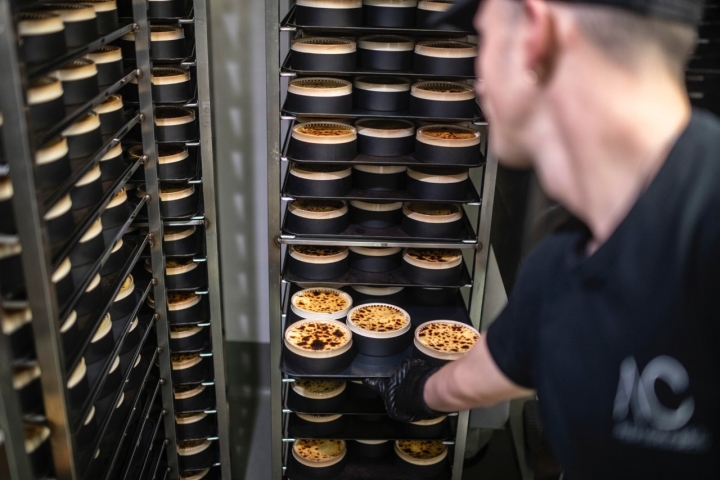 Producen entre 1500 y 2000 tartas al día.