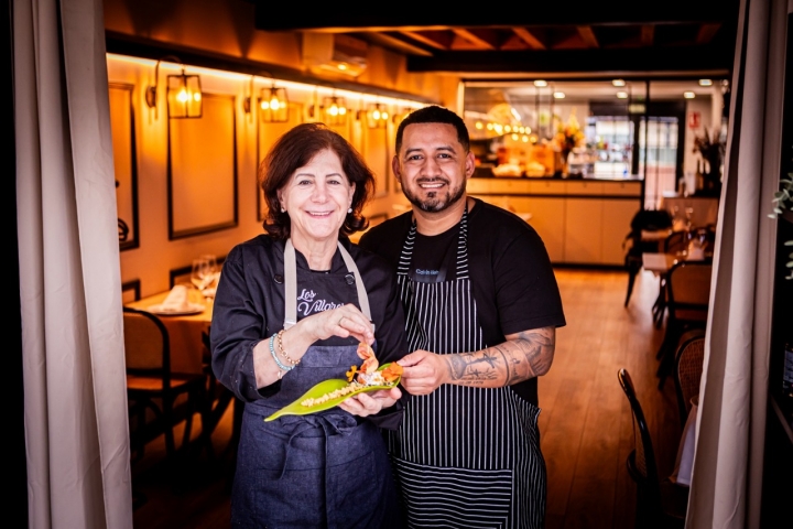 Por tapas como el buñuelo de torrezno, todos los fines de semana hay comensales yendo de propio a Los Villares.