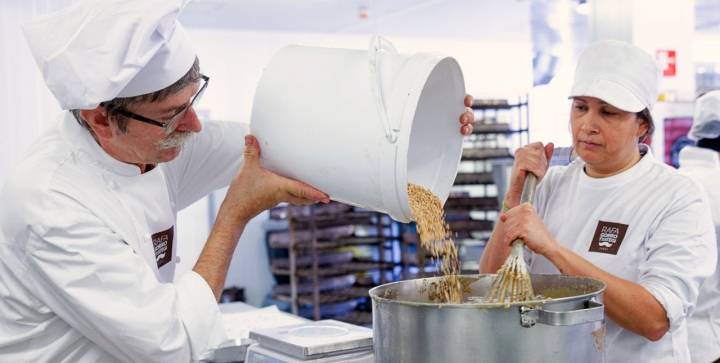 Turrones Gorrotxategi: Rafa Gorrotxategi prepara turrón