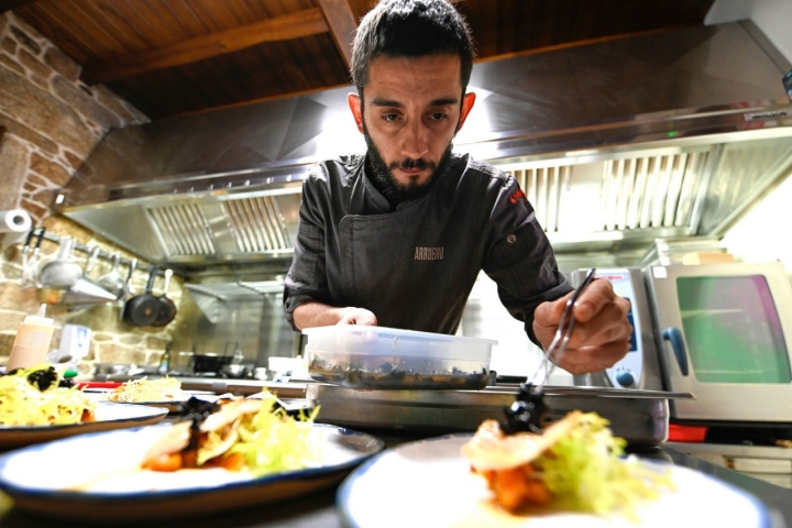 Víctor Basante, chef y copropietario de Arrueiro (Laxe, A Coruña).