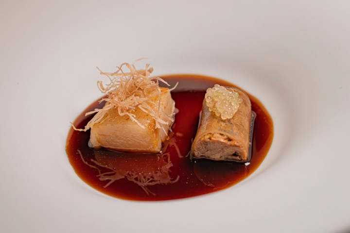 Atún rojo y cerdo ibérico.