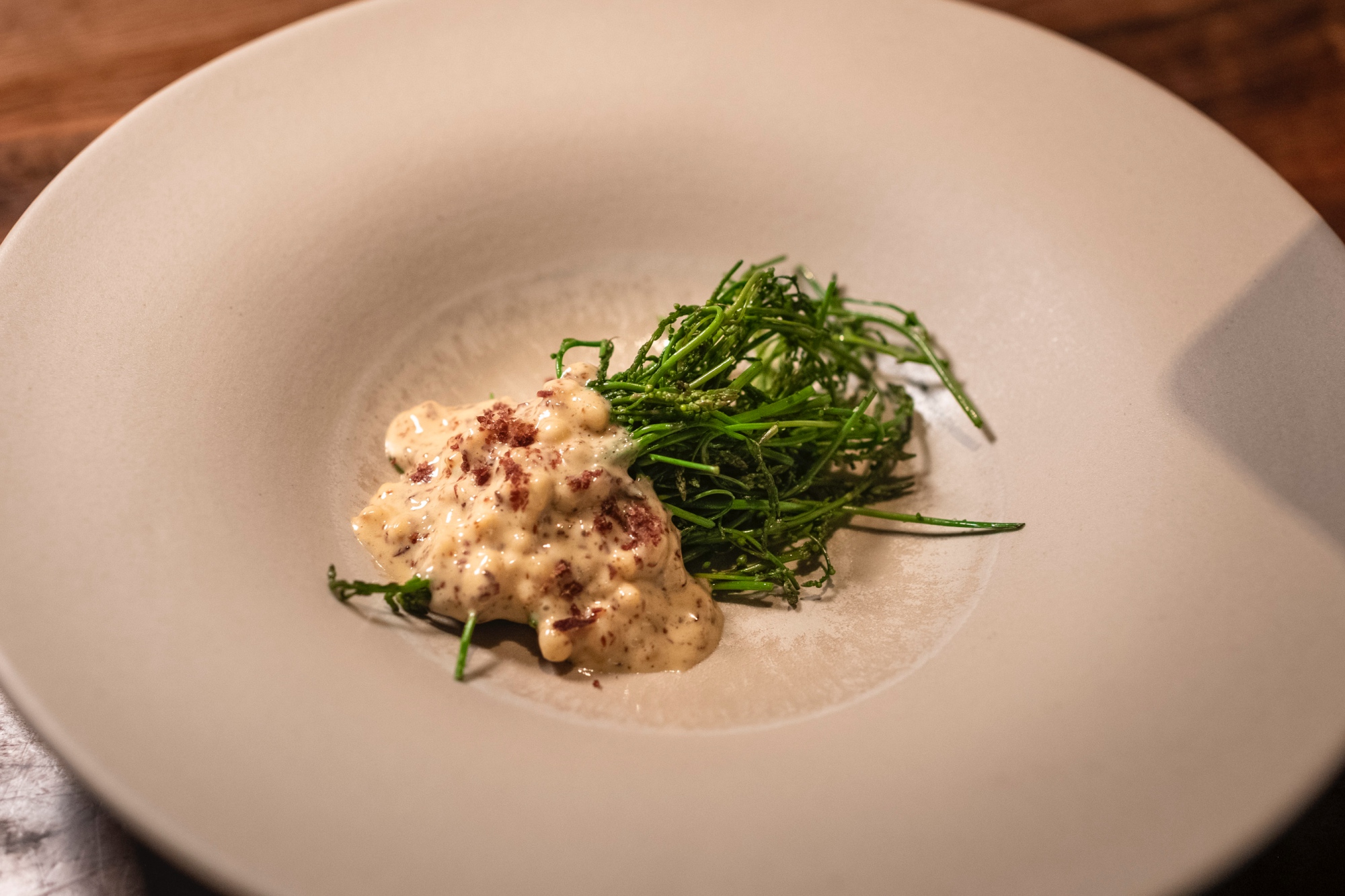 Esparragines de Villena con salsa holandesa.