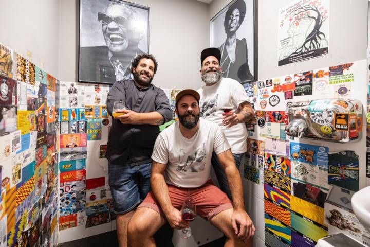 Los hermanos Cardoso en el baño del 'Baste'