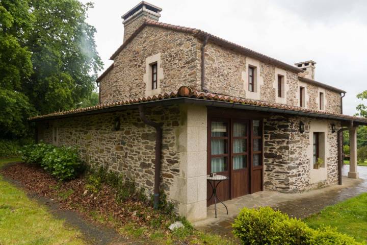 Fachada de piedra de la casa gallega