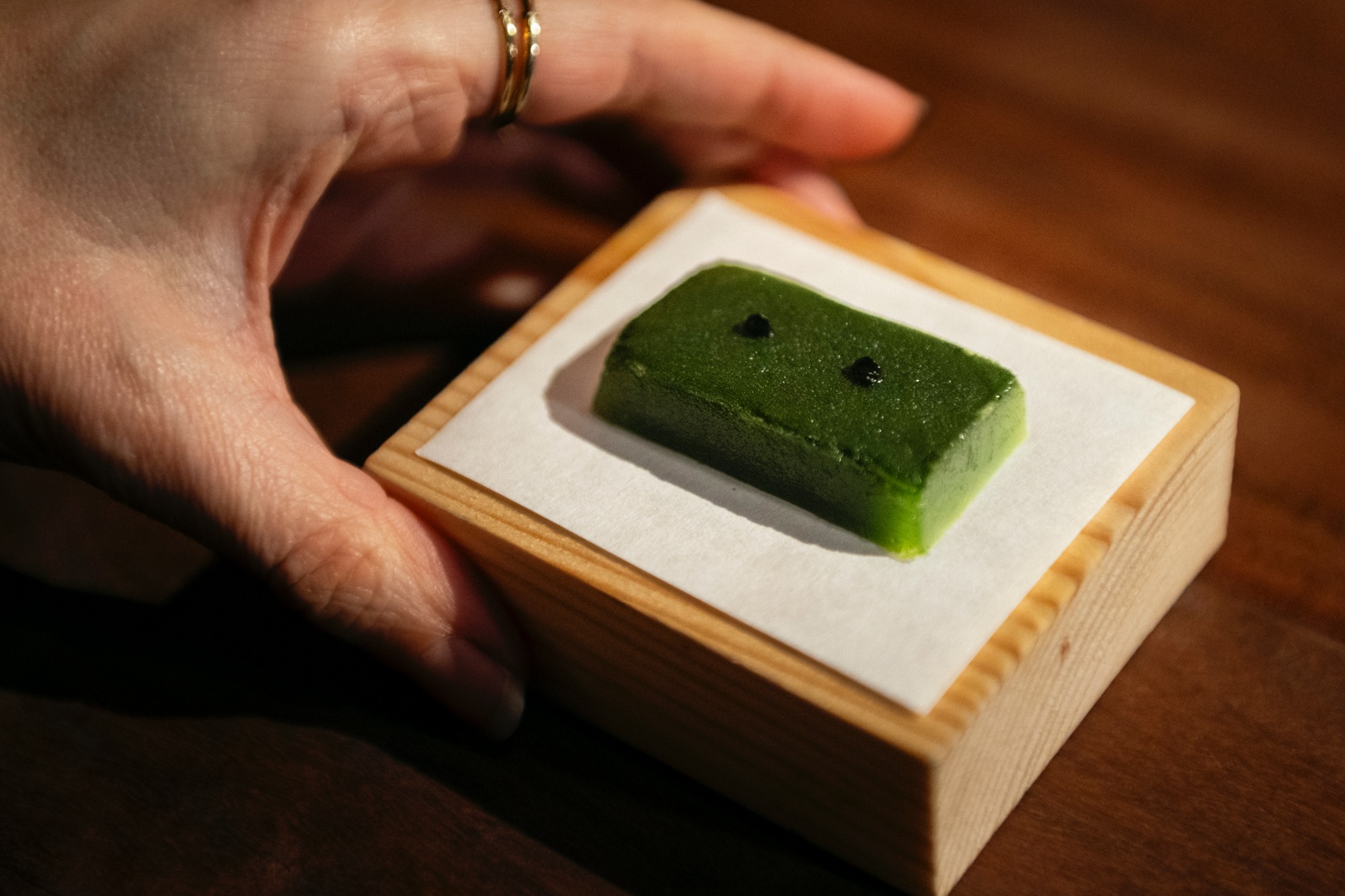 Pastilla congelada de matcha y ginebra