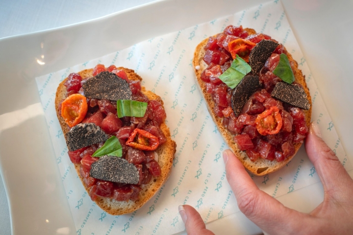 Tosta de atún y trufa.