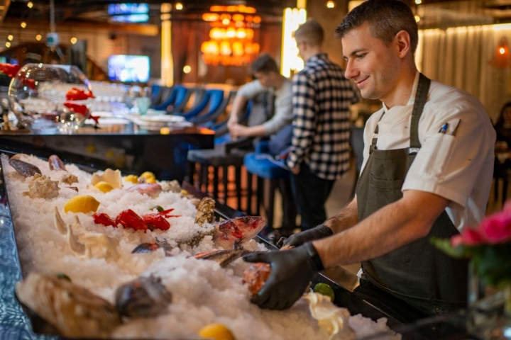 El restaurante 'Peshi' está especializado en pescados y mariscos.