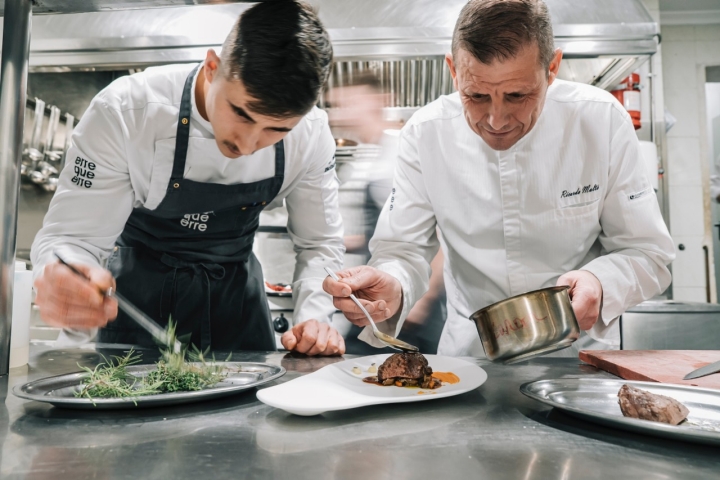 Ricardo Moltó en la cocina de Erre que Erre