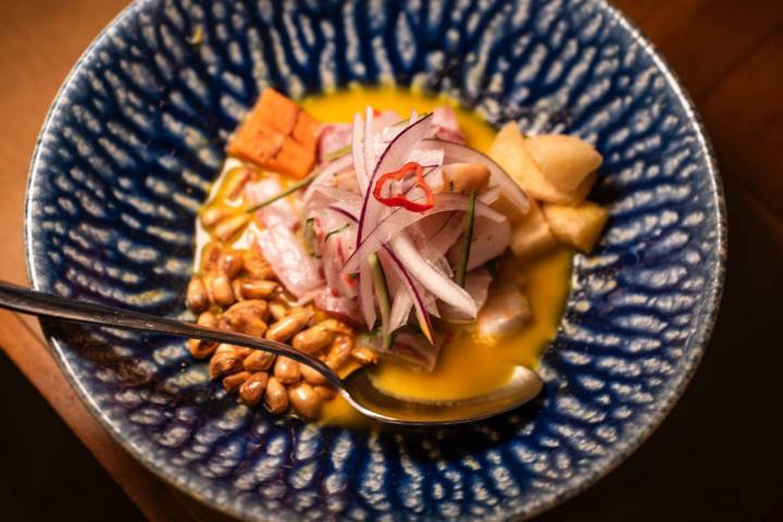 Ceviche de corvina y langostino.