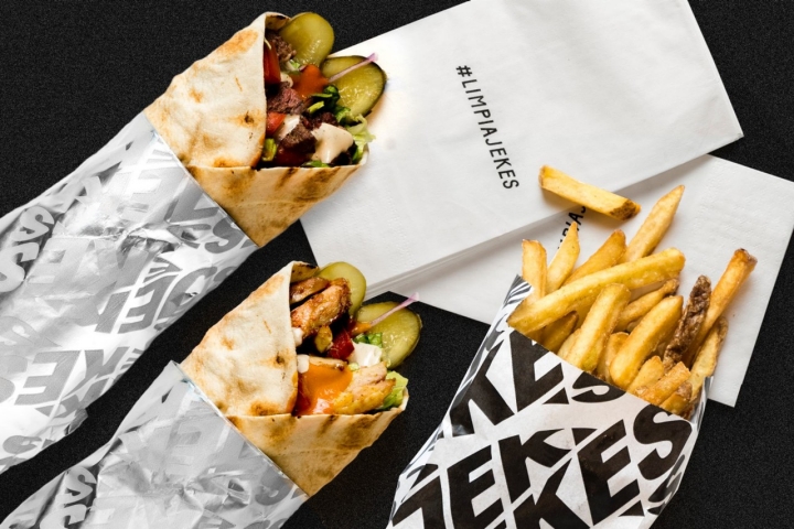 El dürüm mixto de pollo y vaca es la estrella de la carta.