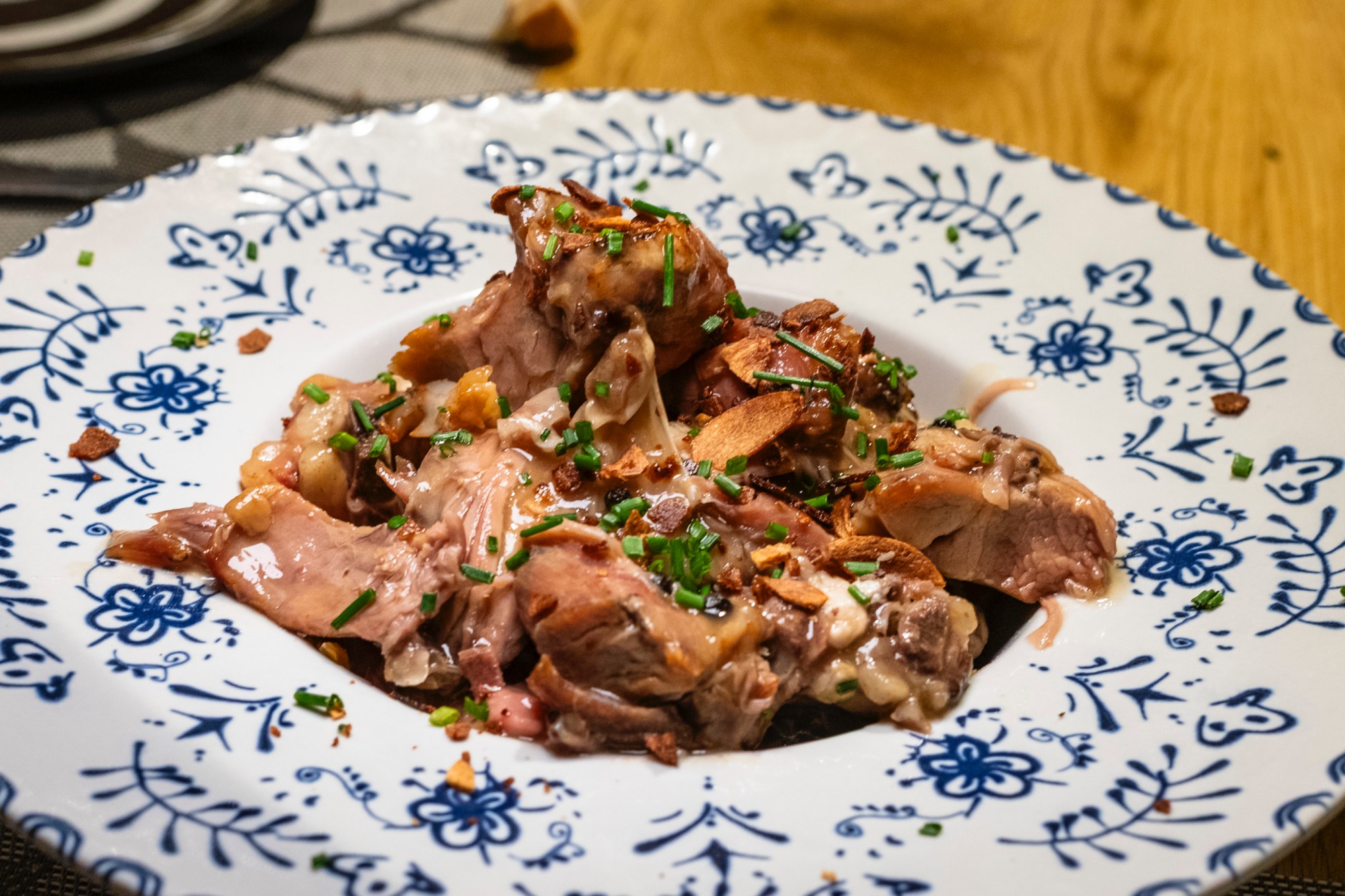 Cabrito alcarreño al ajillo de las Pedroñeras y salsa de cerveza Victoria