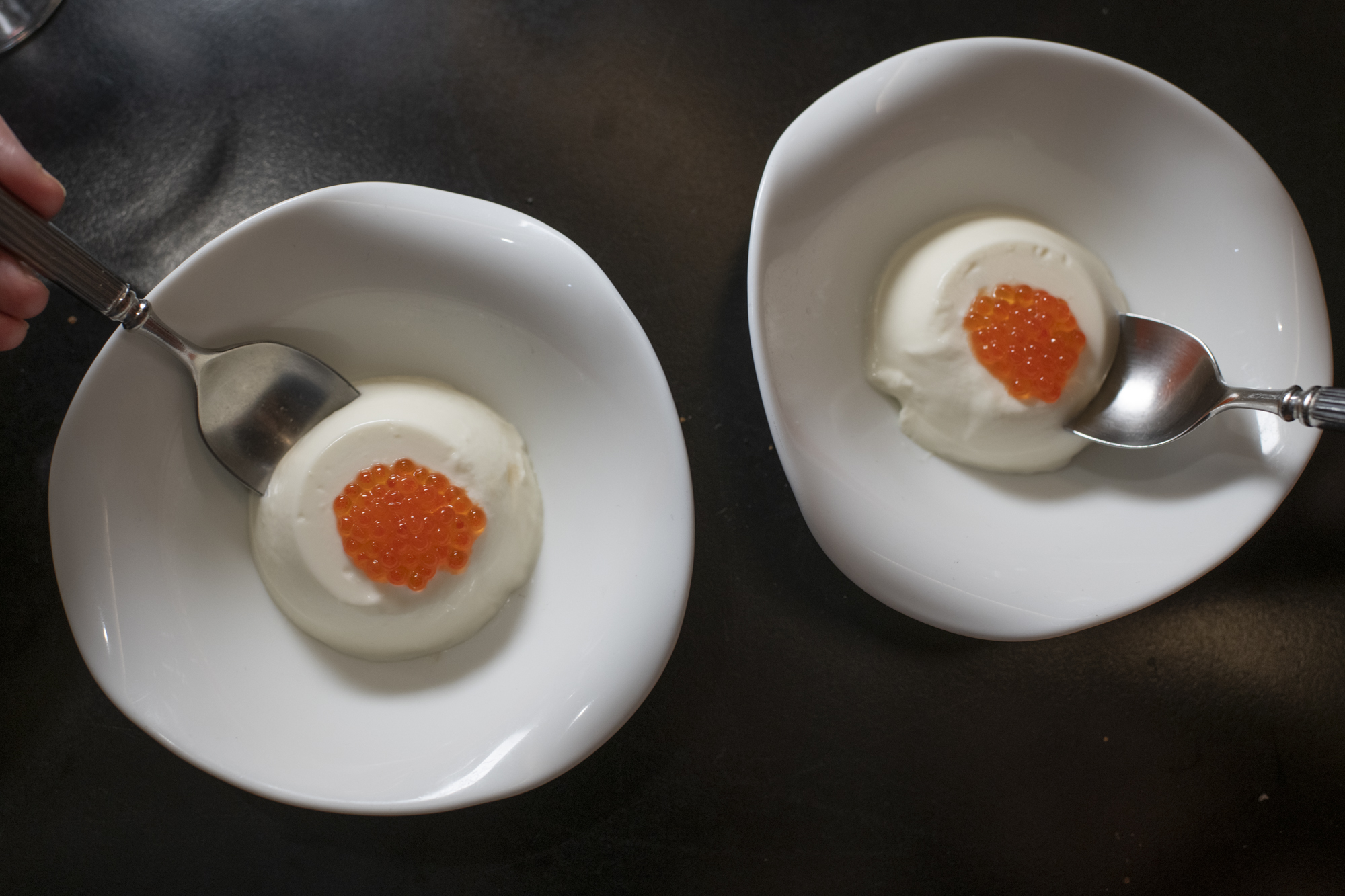 Panacota con huevas de trufa.