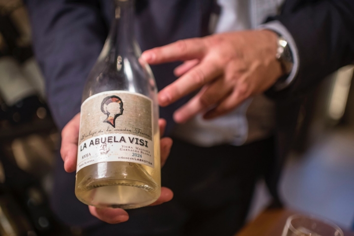 Este vino es un homenaje a la viña de la abuela del bodeguero. 
