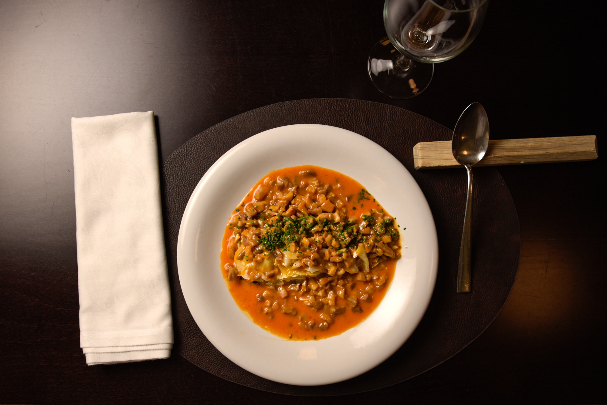 Repollo corazón de boi con morro guisado.