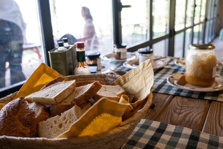 Pan de masa madre, perfecto para acompañarlo con mantequilla, las mermeladas de elaboración propia o la miel de su vecino.