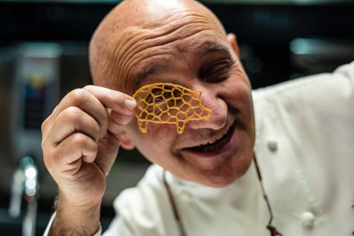 El chef Toño Pérez siente devoción por el cochino ibérico, protagonista absoluto de su actual menú en 'Atrio'.