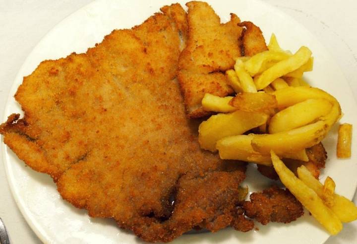 El escalope se sale del plato.