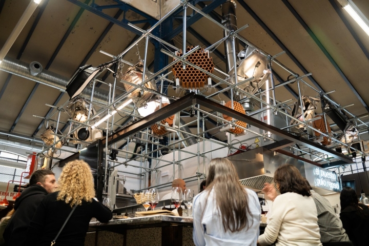 Para la construcción del puesto se ha usado un material experimental  desarrollado por el equipo de I+D de Petronor y Repsol .