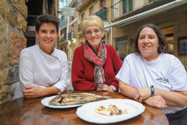 Pilar Manterola, Soledad Garmendia y Agurtzane Vidal.