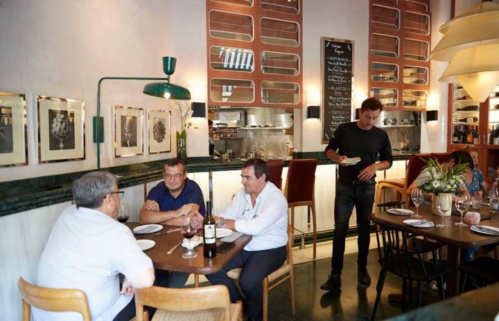 El comedor de esta taberna con eco gastronómico.