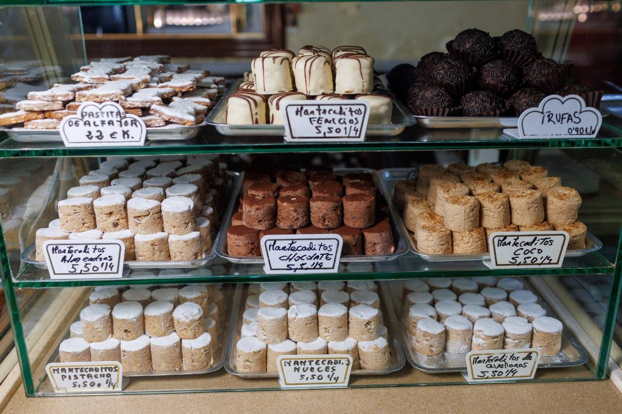 Mantecados y pastitas de alfajor de Nuestra señora de la Paz en Medina Sidonia, Cádiz