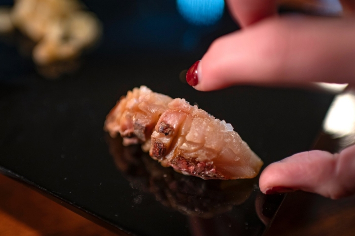 Nigiri de salmonete del Cantábrico.