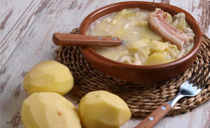 Caldo gallego calentito. Foto: Shutterstock.