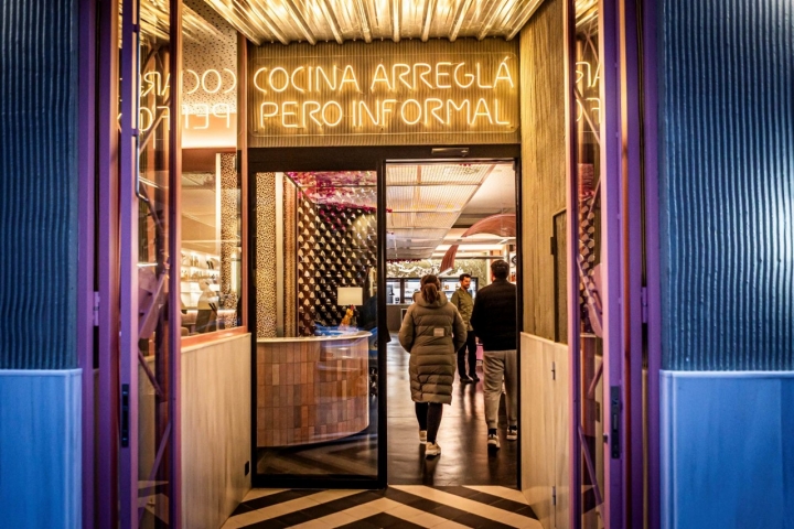 La entrada del restaurante no deja lugar a dudas.