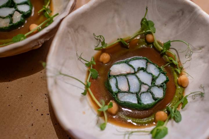 Mosaico de bacalao, ahumados, espinacas y garbanzos