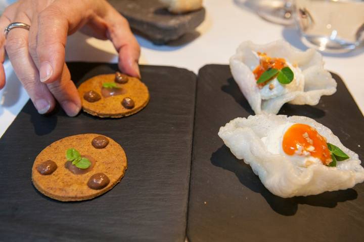 La galleta de boroña (o borona) y brandada de bacalao, para situarte entre el mar y la montaña.