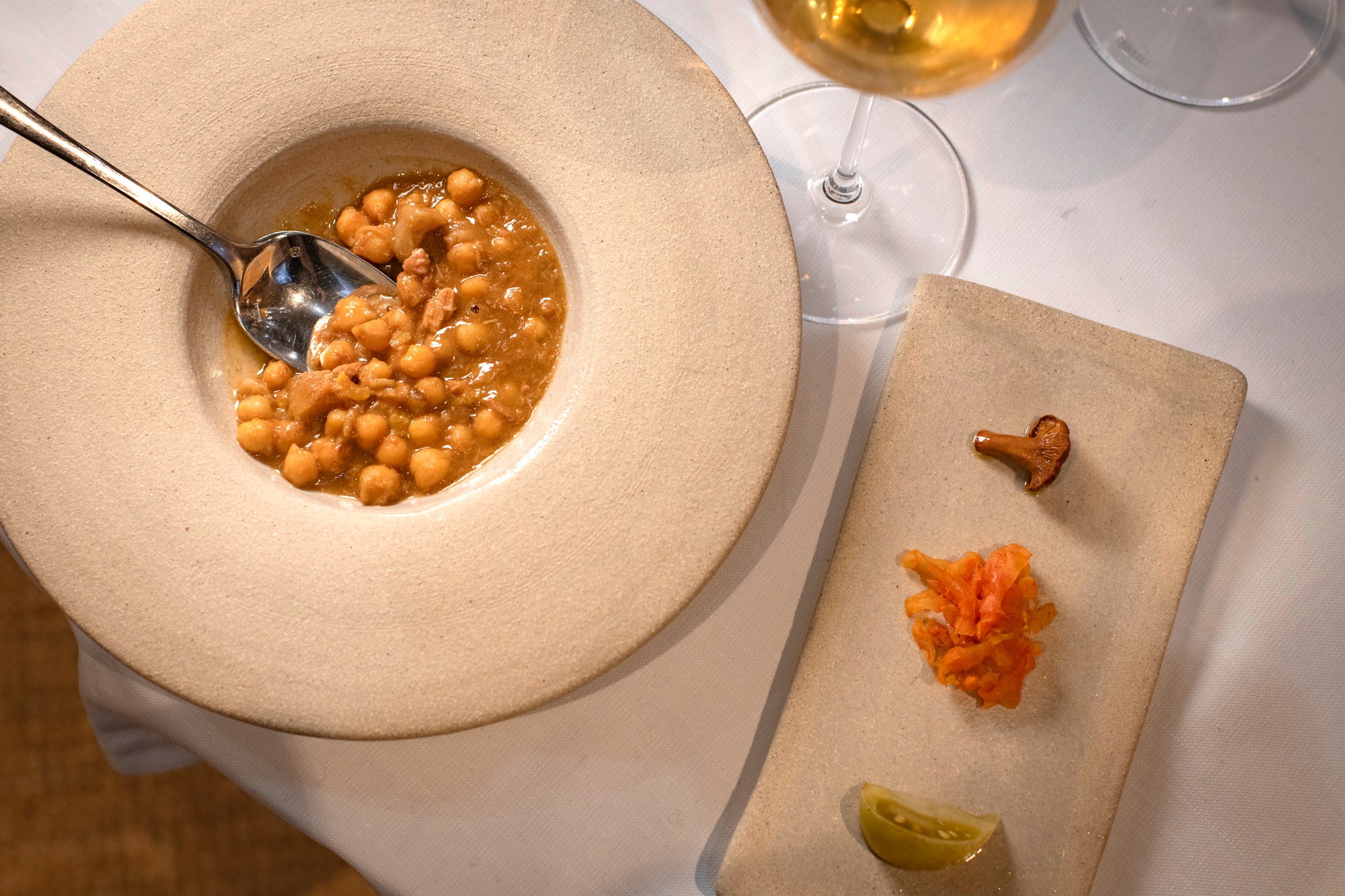 Legumbres, setas y encurtidos.