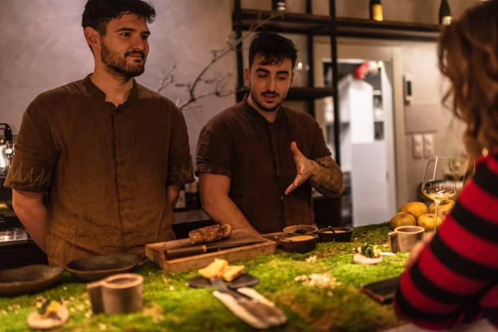 El pase del pollo Poultry te lleva al pasto instalado en la barra.