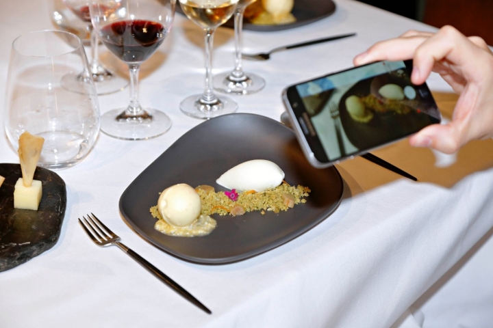 Restaurante 'Cocinandos' (León): postre de ruibarbo, jengibre, yogur y té 'matcha'.