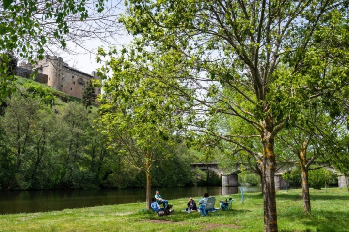 El chiringuito del río (Sanabria): pradera del río Tera